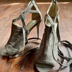 Women’s size 9 strappy heels